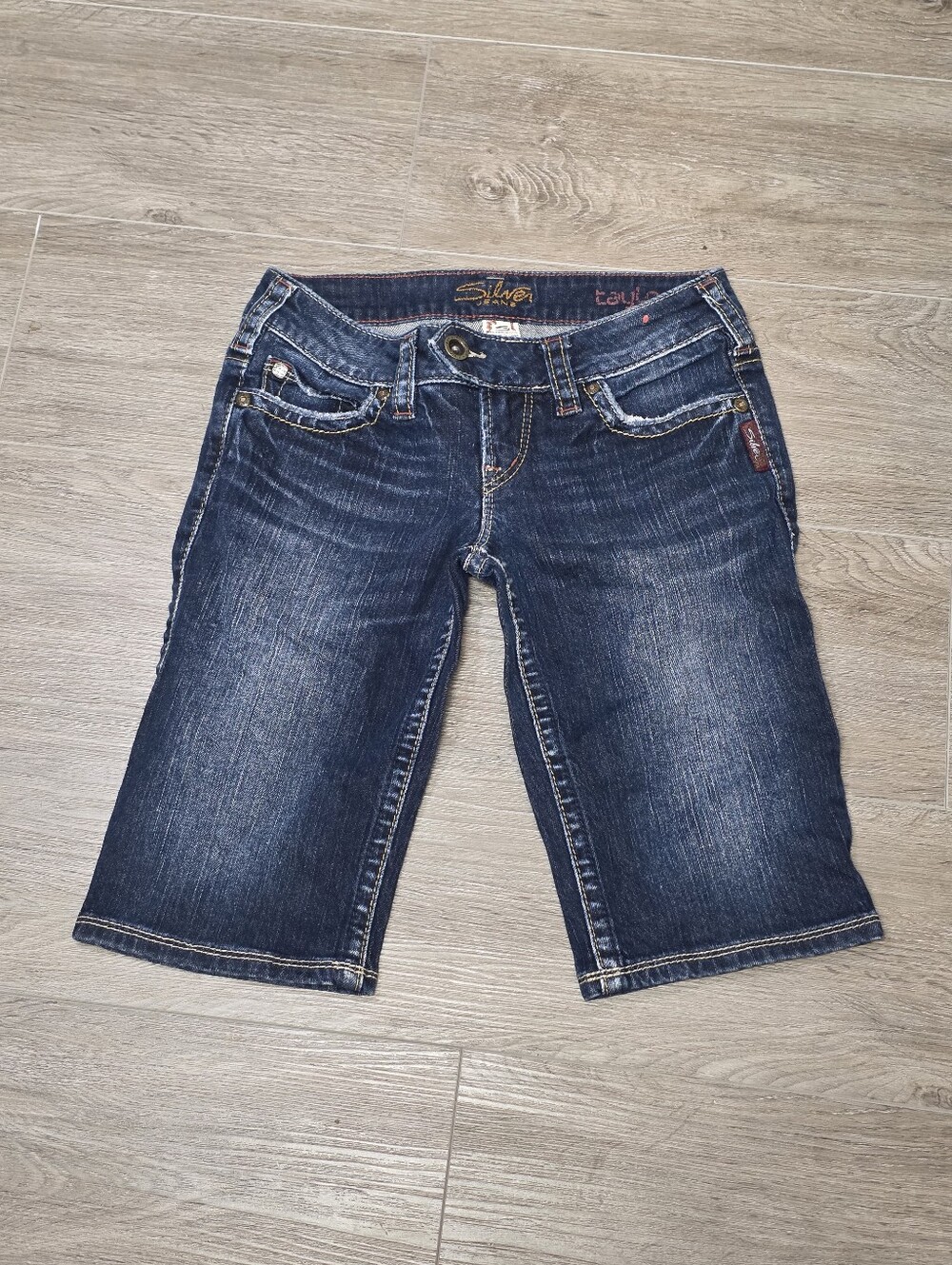 Silver Taylor Jean Shorts Womans Size 25 Low Rise 1% Spandex